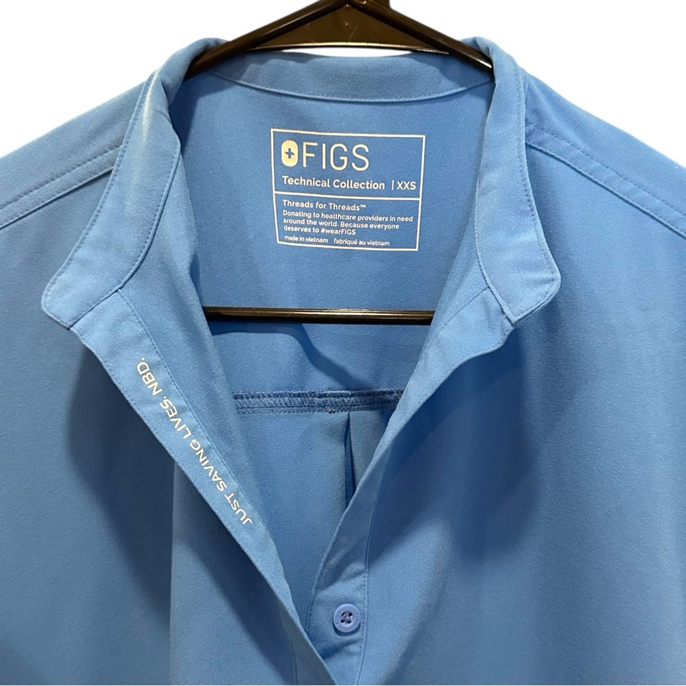 Figs Women's Medical Tunic in Sky Blue - Picture 4 of 5